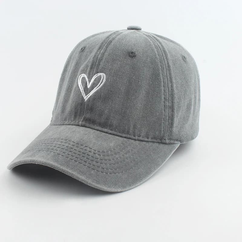 Casquette Grise Effet Délavé Coeur