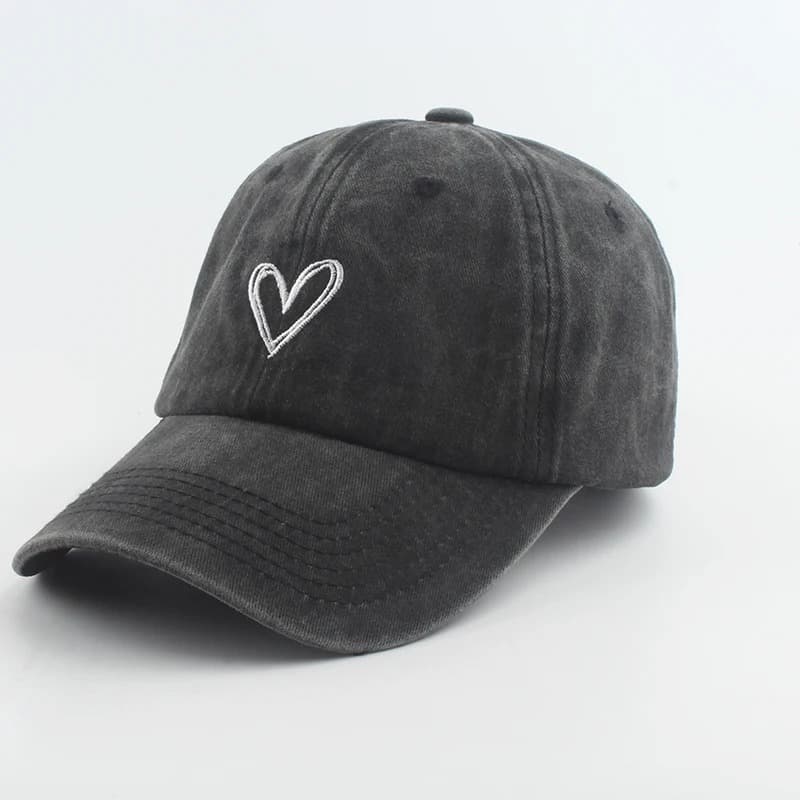 Casquette Noire Effet Délavé Coeur