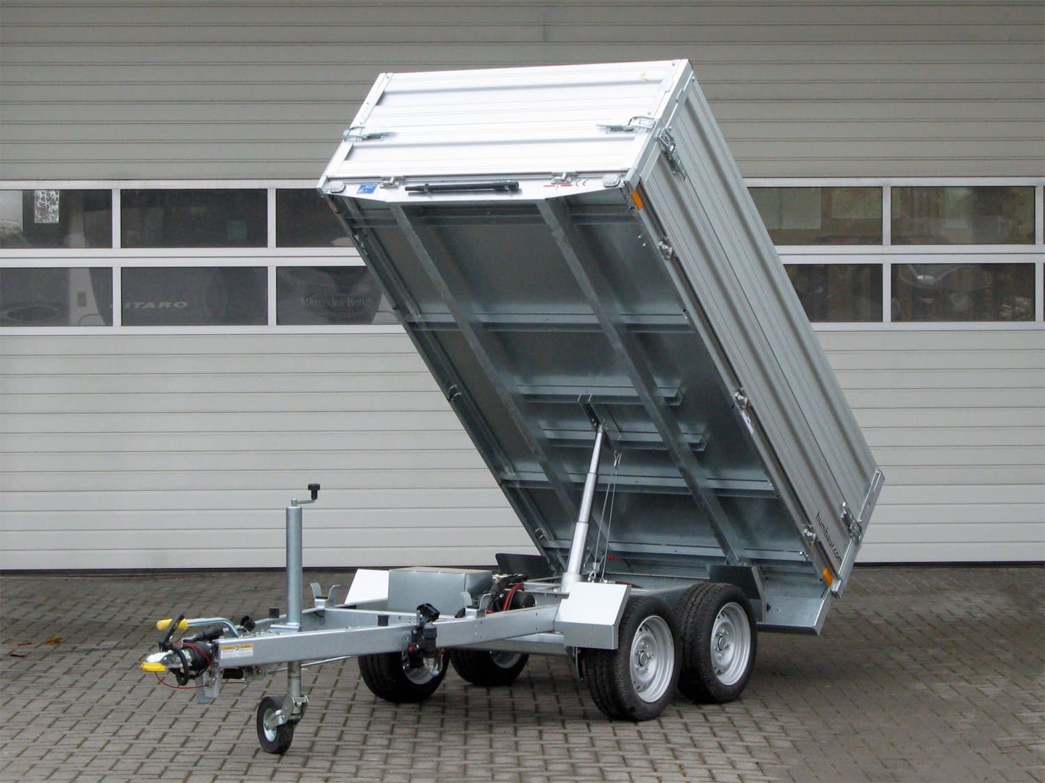 Humbaur-Kippanhänger HUK 272715 mit elektrischer Pumpe und Aufsatz