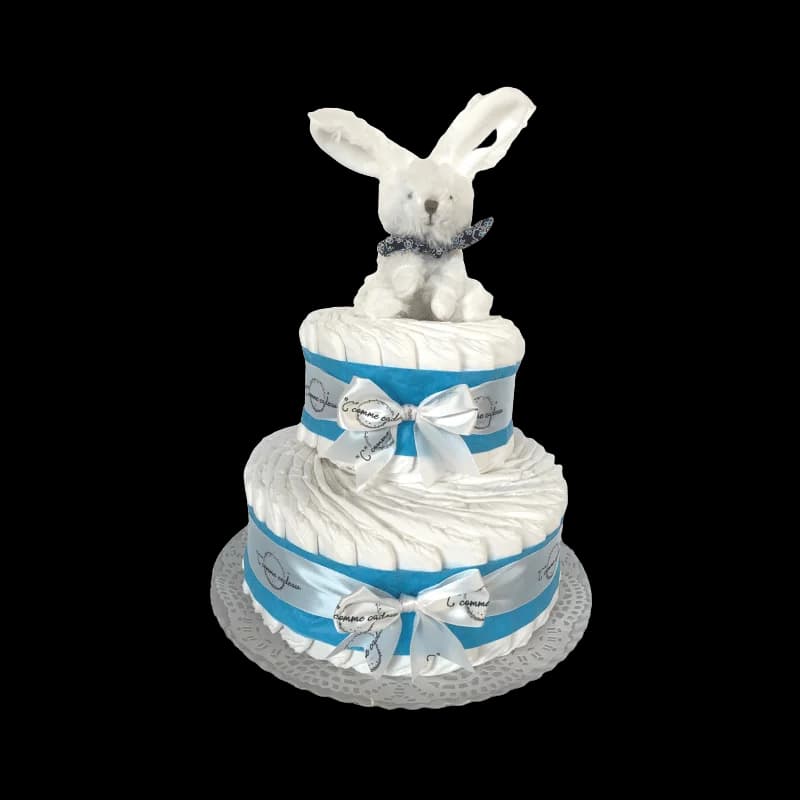 Gâteau de couches bleu et son lapin