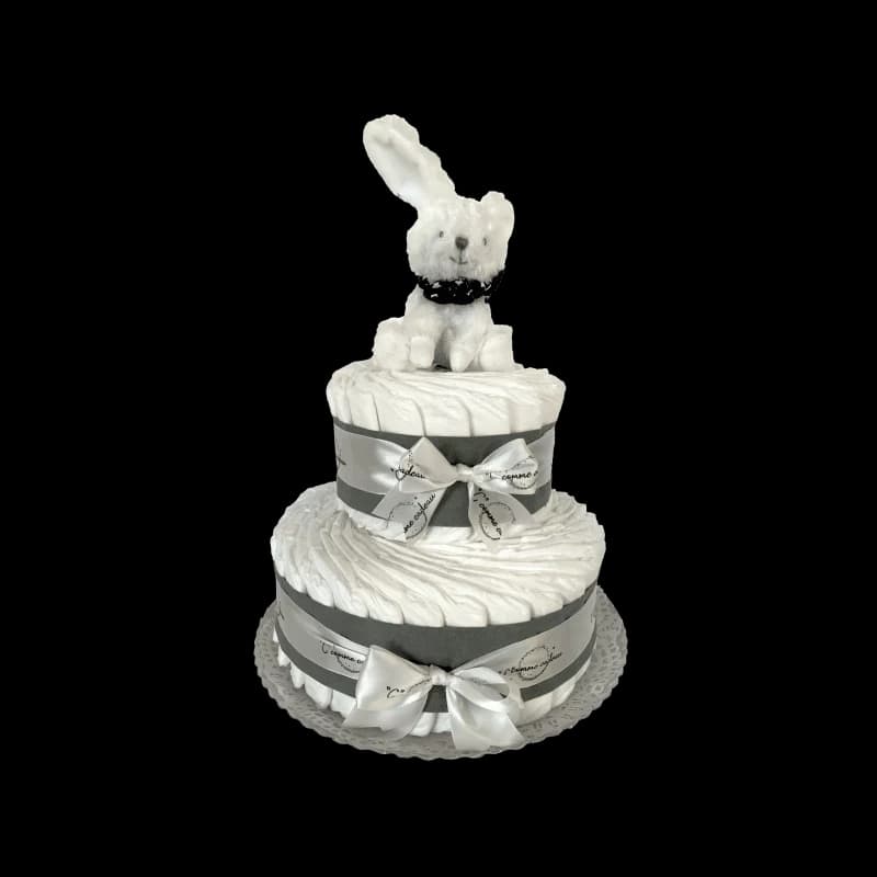 Gâteau de couches gris et son lapin