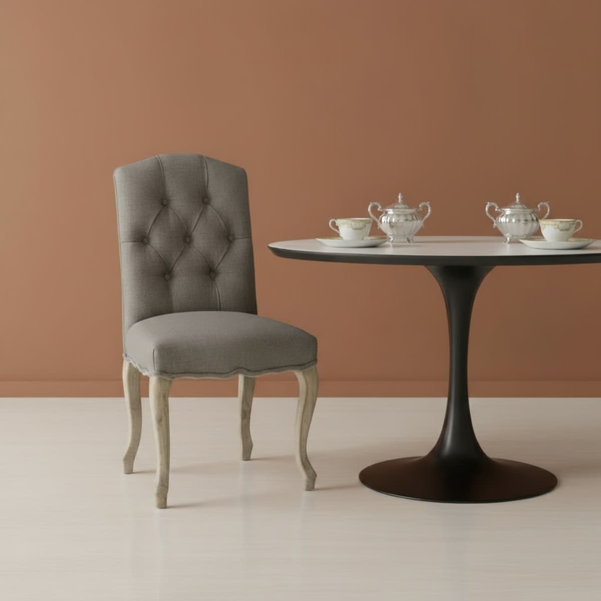 Chaise en tissu taupe - ARLÉSIENNE - Calicosy