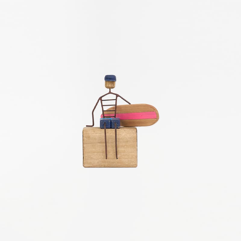 Surfeur assis en bois et metal BATELA DECO
