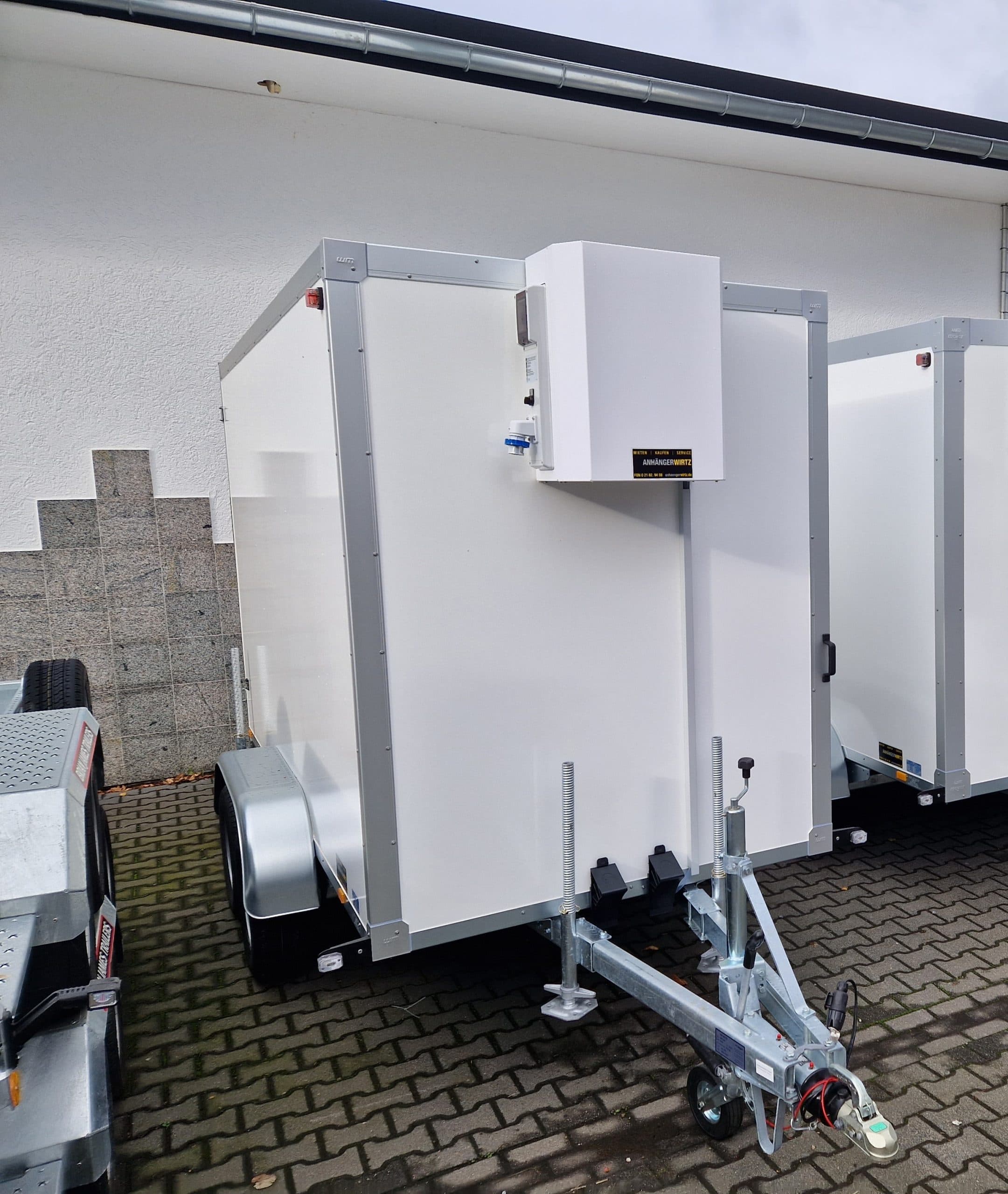 Kühlanhänger AZKF C 2735/155 343x154x200cm CiBIN 230V +Standkühlung (L) 2700kg Abverkauf