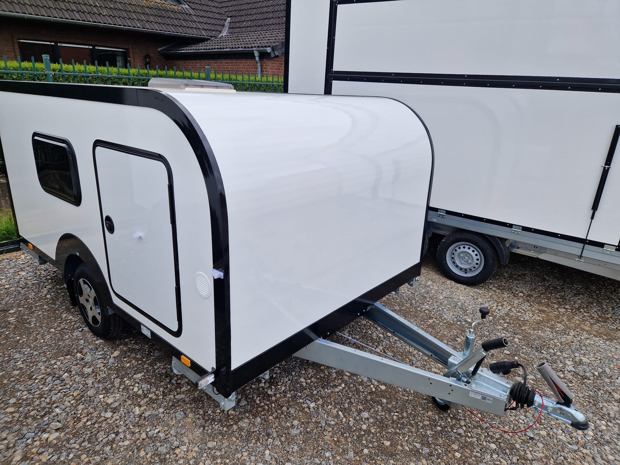 Mini Caravan Cargo Base Camp M+ wild 290cm Alufelgen 2 Fenster 100km/H 800kg