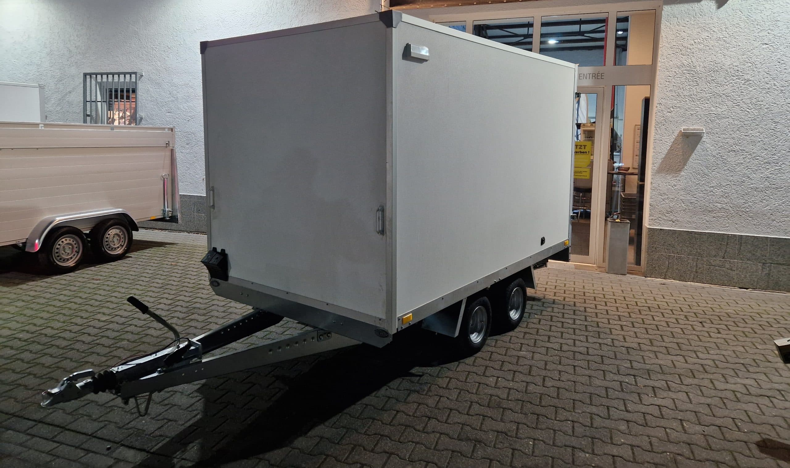 Kargo Koffer Hochlader FC2730HTD 305x180x180cm Stützen 10" (M) 2700kg 100km/H Modell 2026