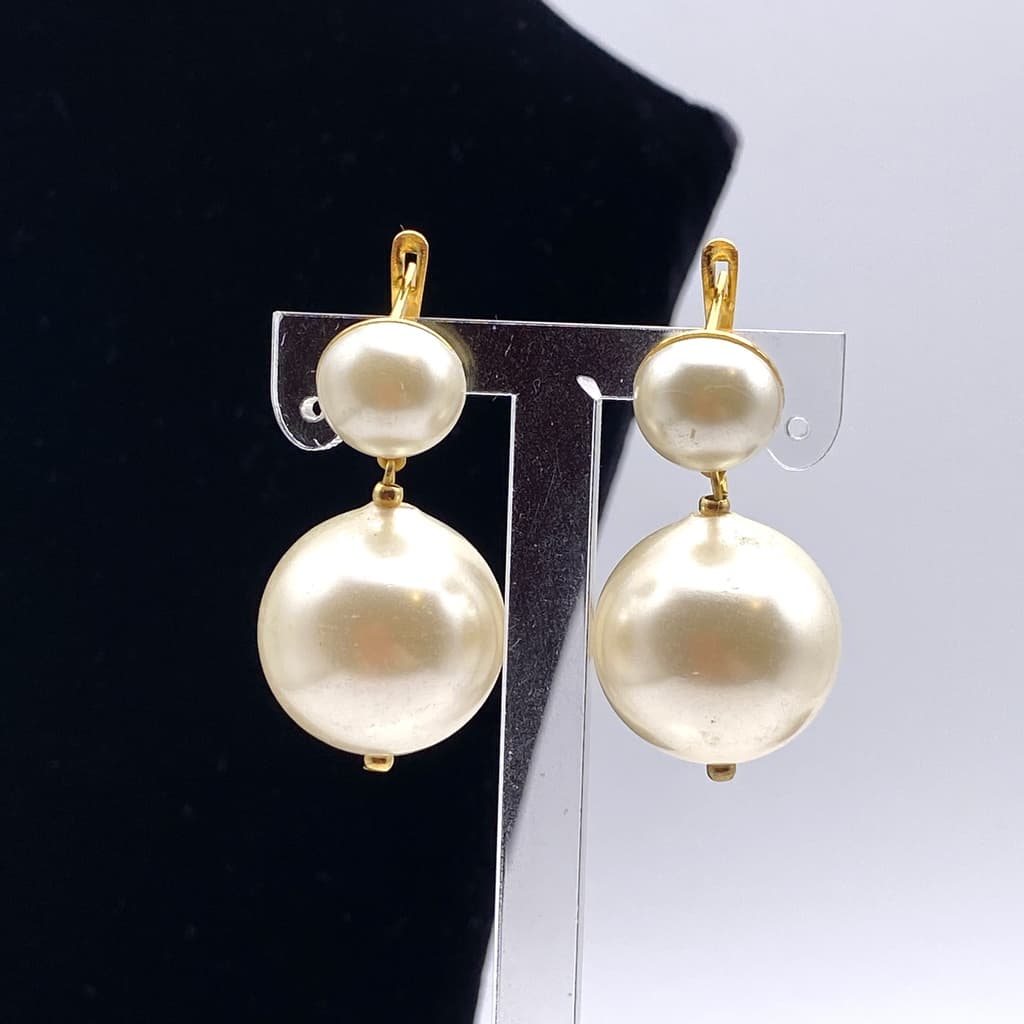 Boucles d'oreilles pendantes avec grosses perles nacrées