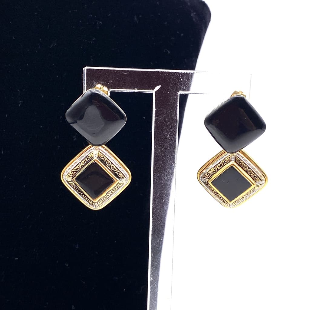 Boucles d'oreilles noires avec pendant losange