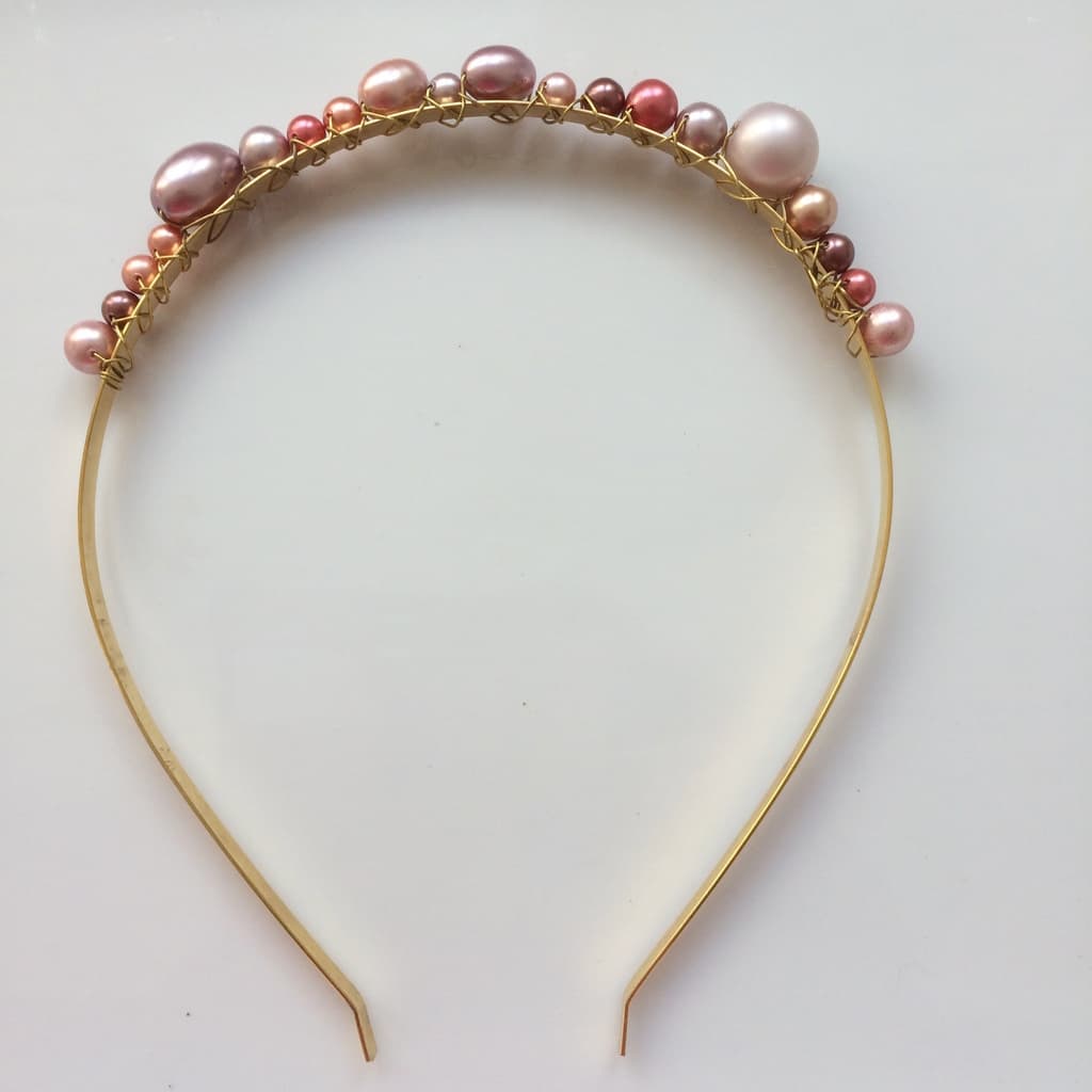 Diadème avec perles nacrées en 4 couleurs - Rose
