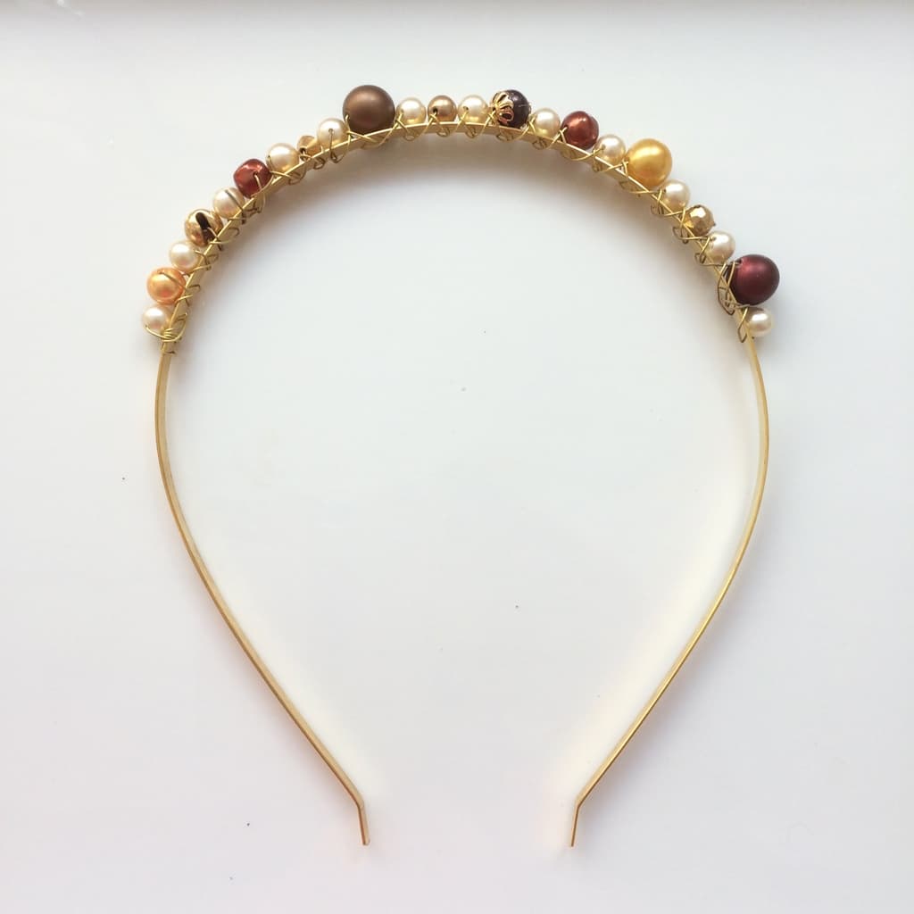 Diadème avec perles nacrées en 4 couleurs - Marron