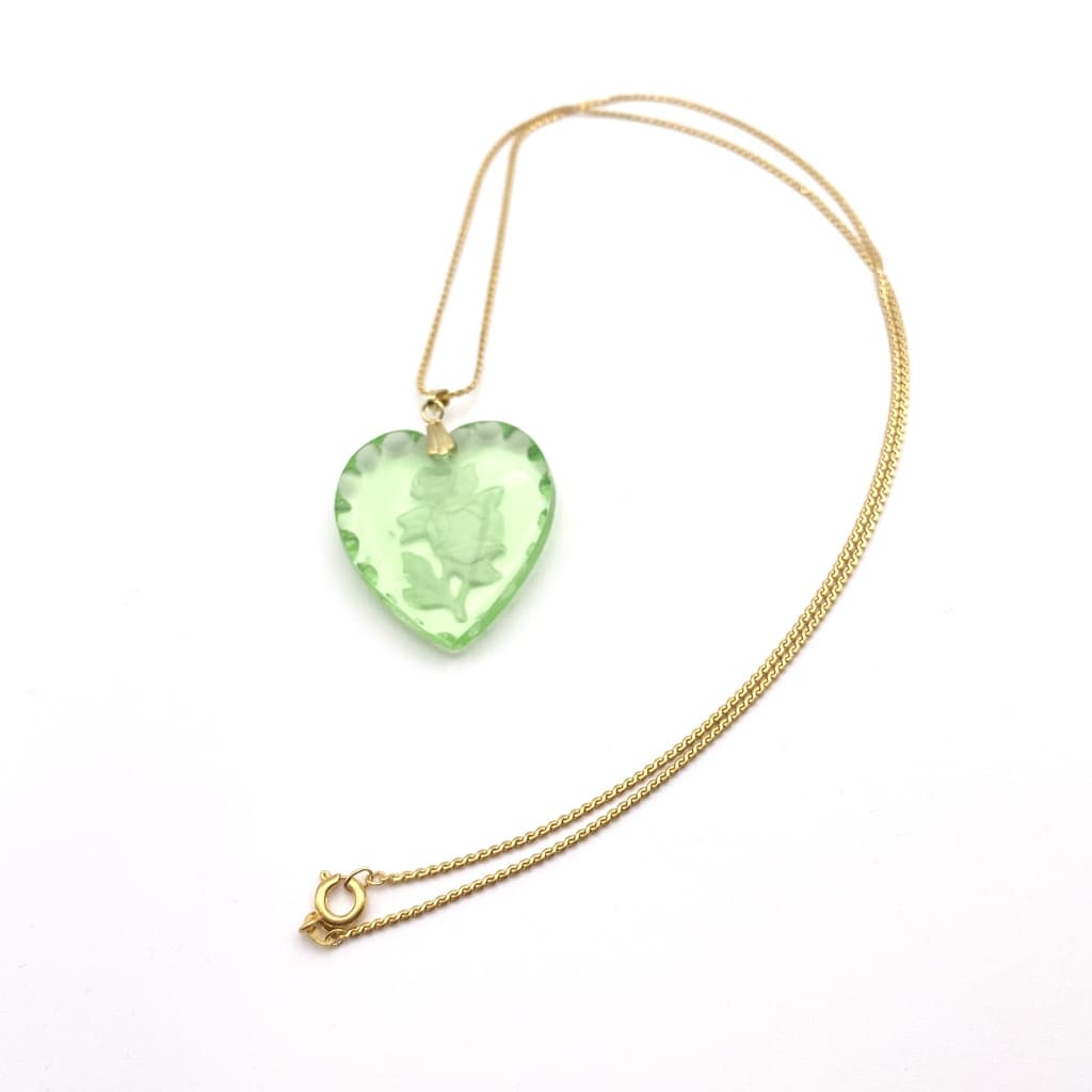 Pendentif coeur en cristal poli gravé d'une rose - Vert