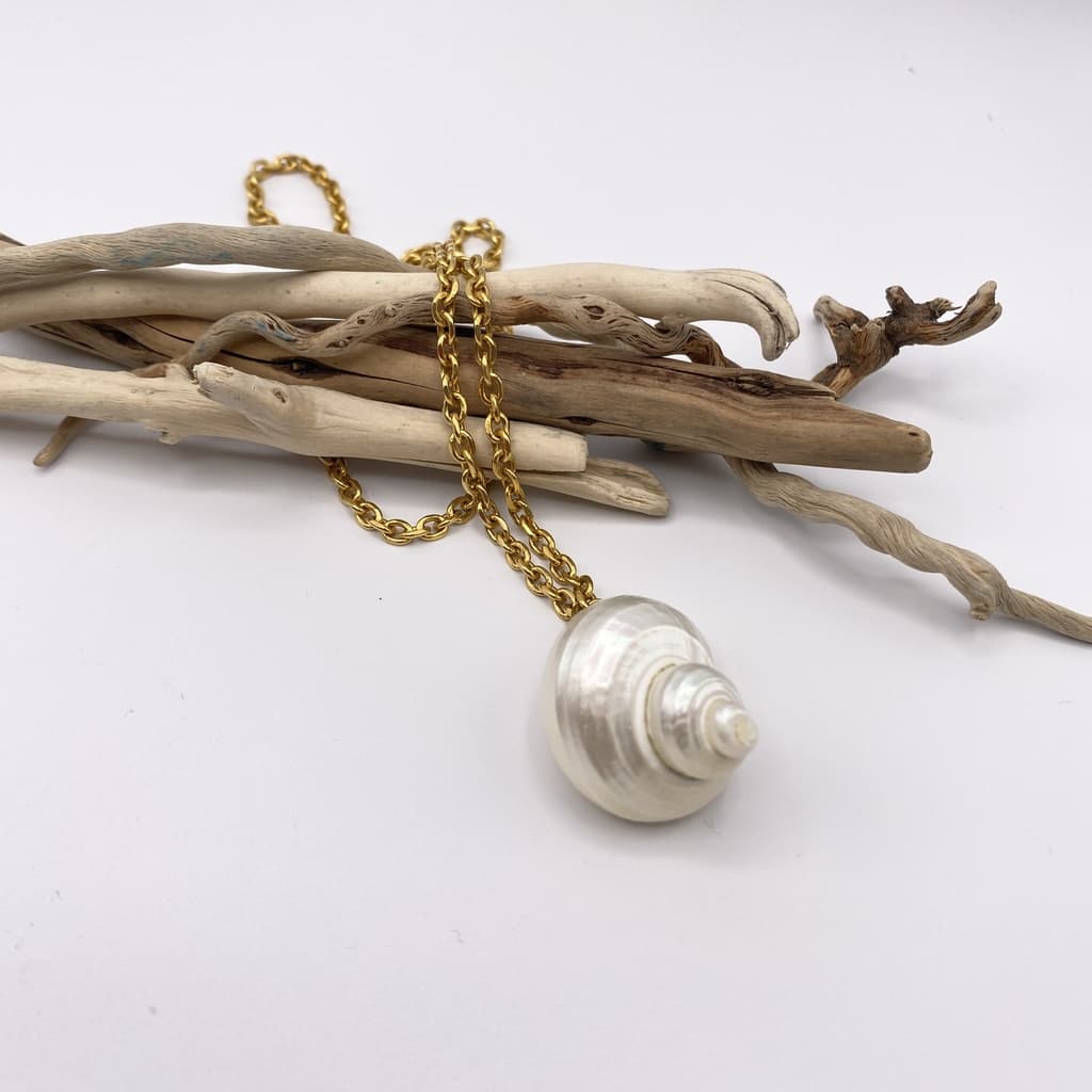 Pendentif Escargot de mer nacré avec chaîne - Large
