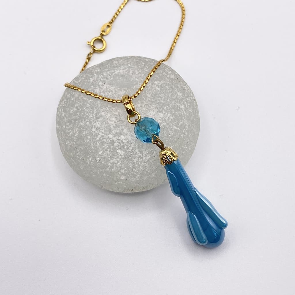 Collier pendentif turquoise en pâte de verre