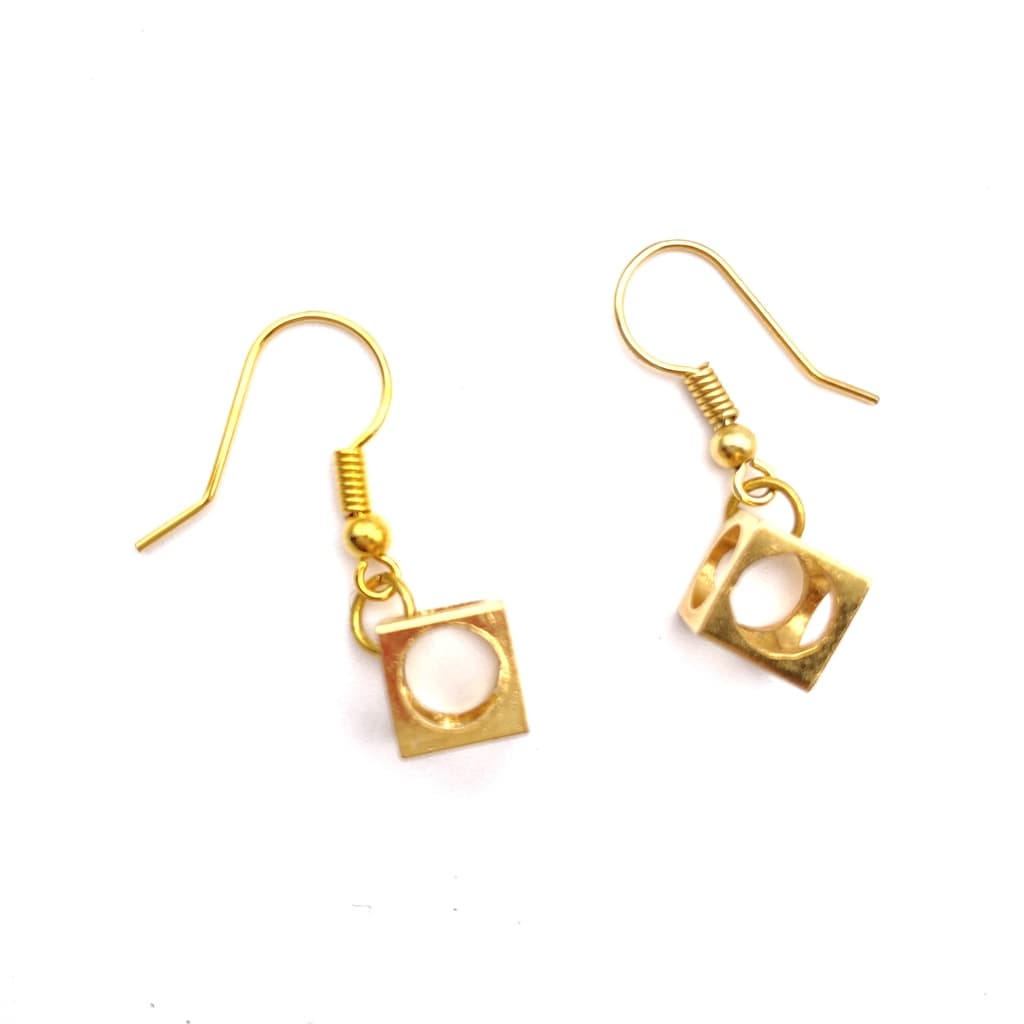 Boucles d'oreilles avec pendant cube doré