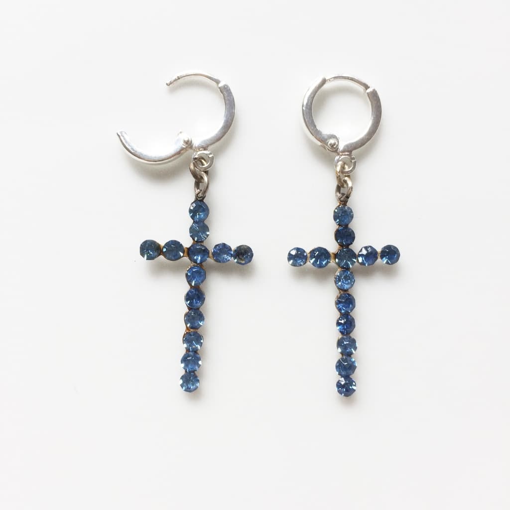 Boucles d'oreilles avec croix aux strass bleu - Argent