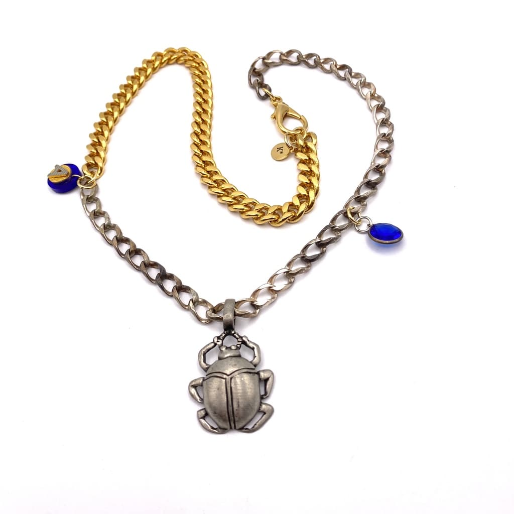 Collier multi chaines et pendant scarabée