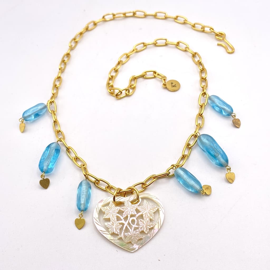 Collier pendentif coeur en nacre et perle bleu