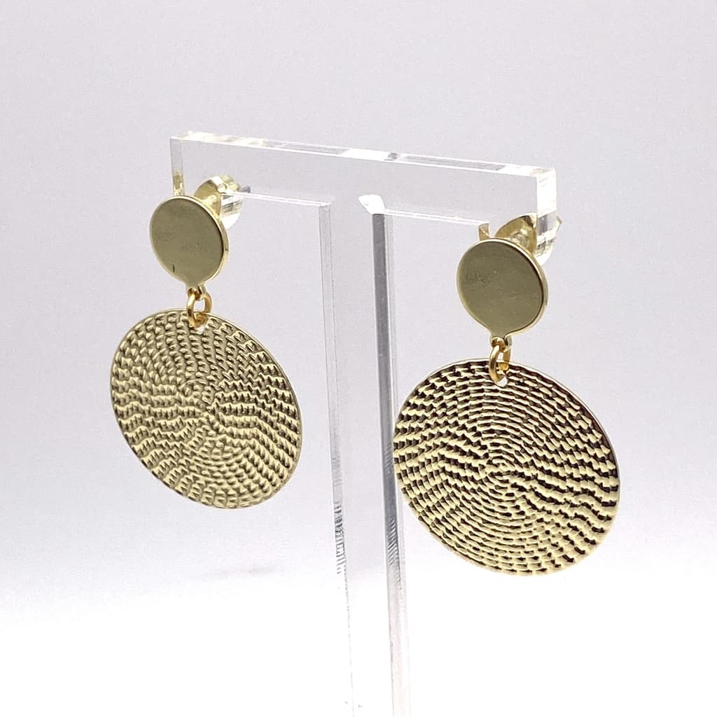 Boucles d'oreilles créole avec médaillon doré