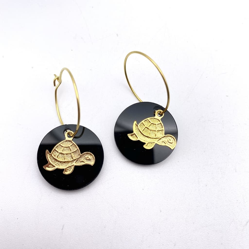 Boucles d'oreilles avec pendant tortue - Créole