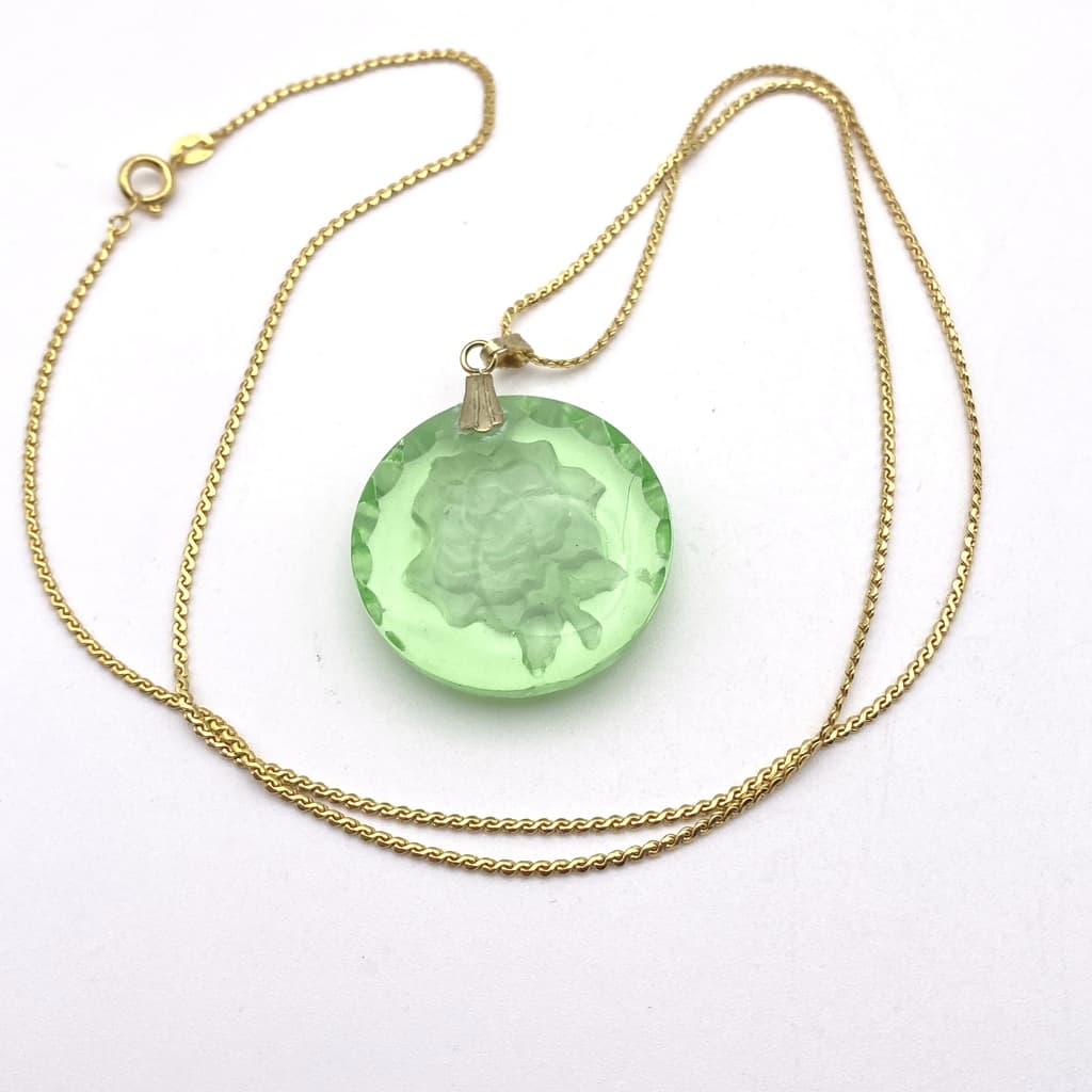 Pendentif en cristal poli gravé d'une rose - Vert
