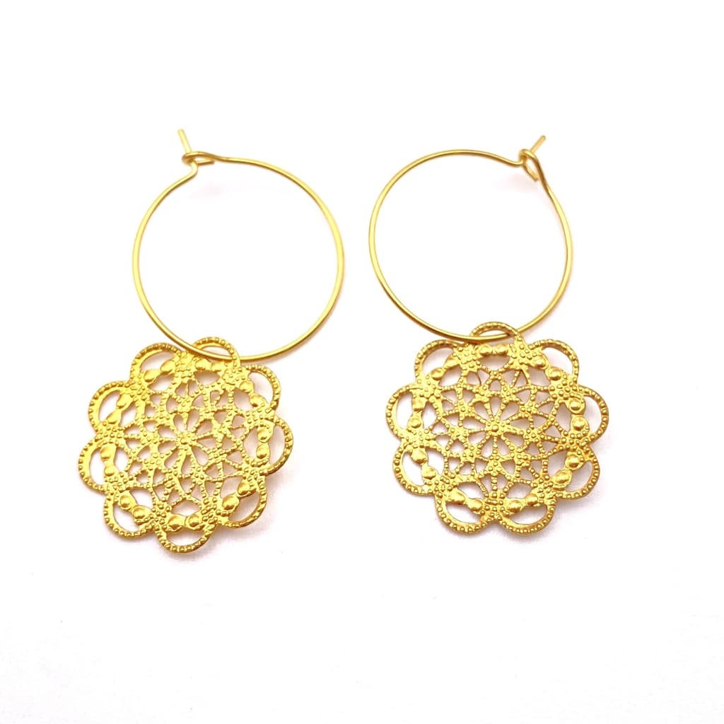 Boucles d'oreilles créoles avec médaillon filigrane - 4 cm