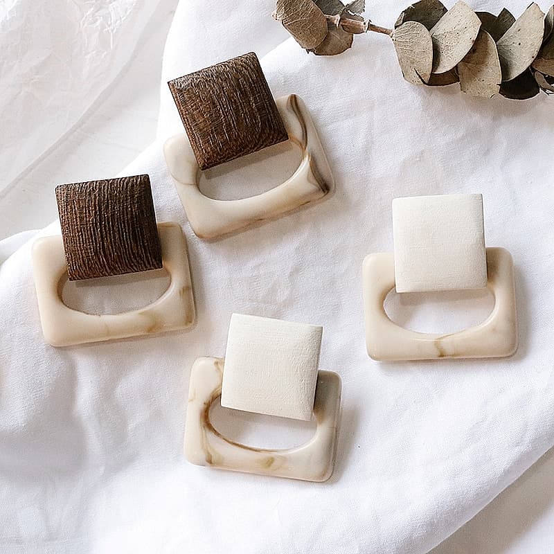 Boucles d'oreilles carrées en résine et bois Blanc