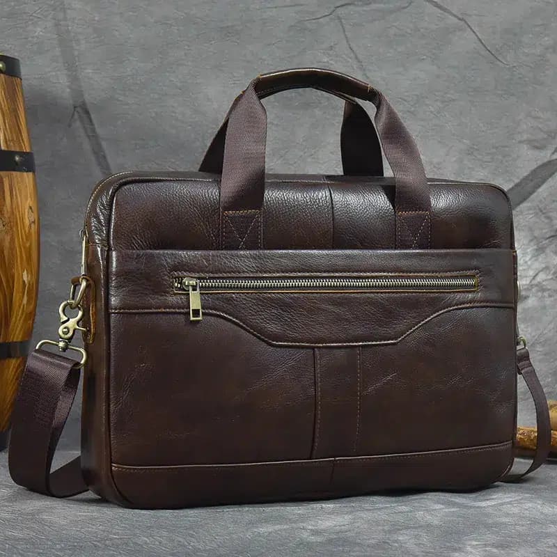 Donkerbruine leren heren tas met band. (Model: Bruin)