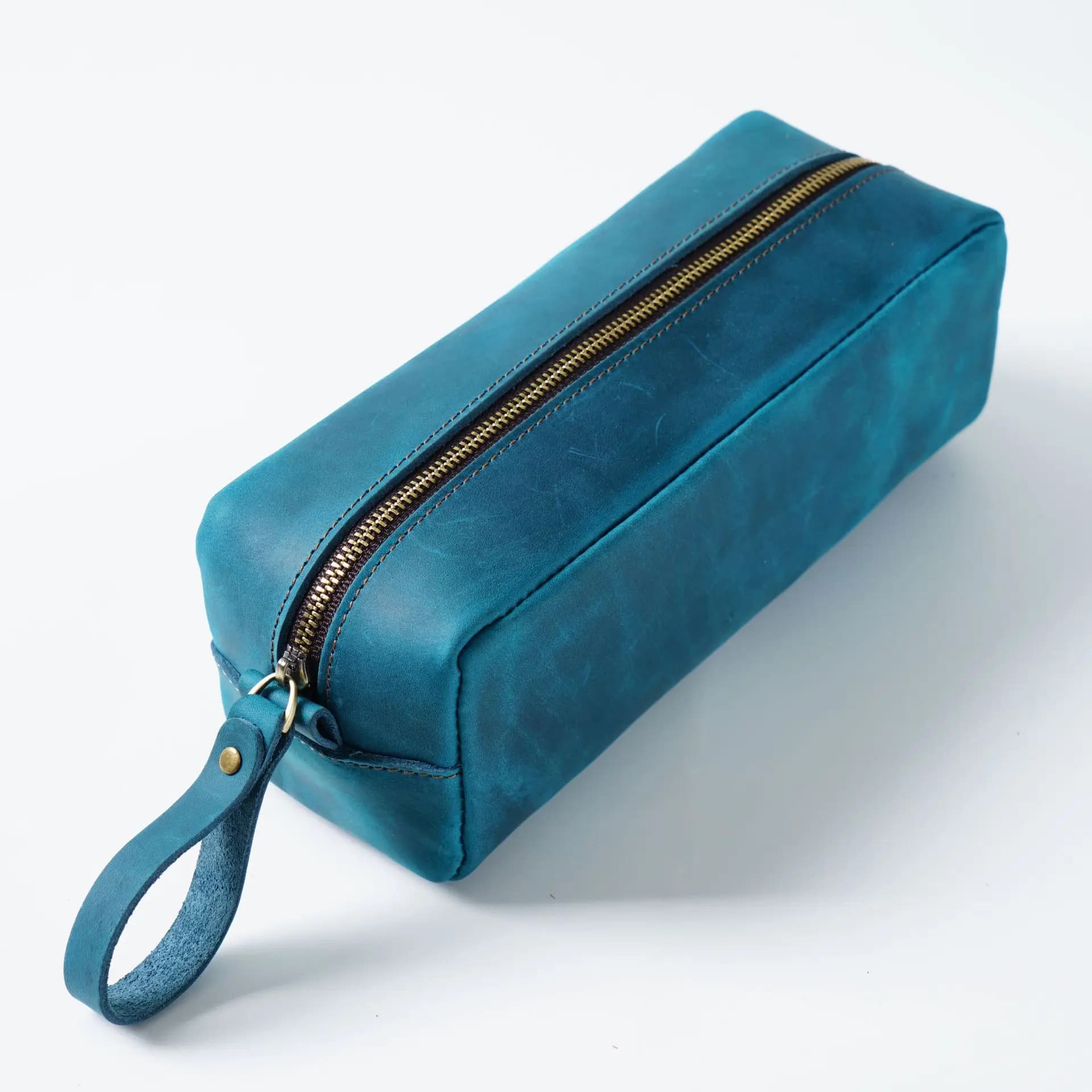 Leren Etuis met Gouden Ritsafwerking