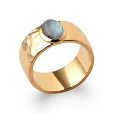 BAGUE MARTELEE AVEC PIERRE VERITABLE