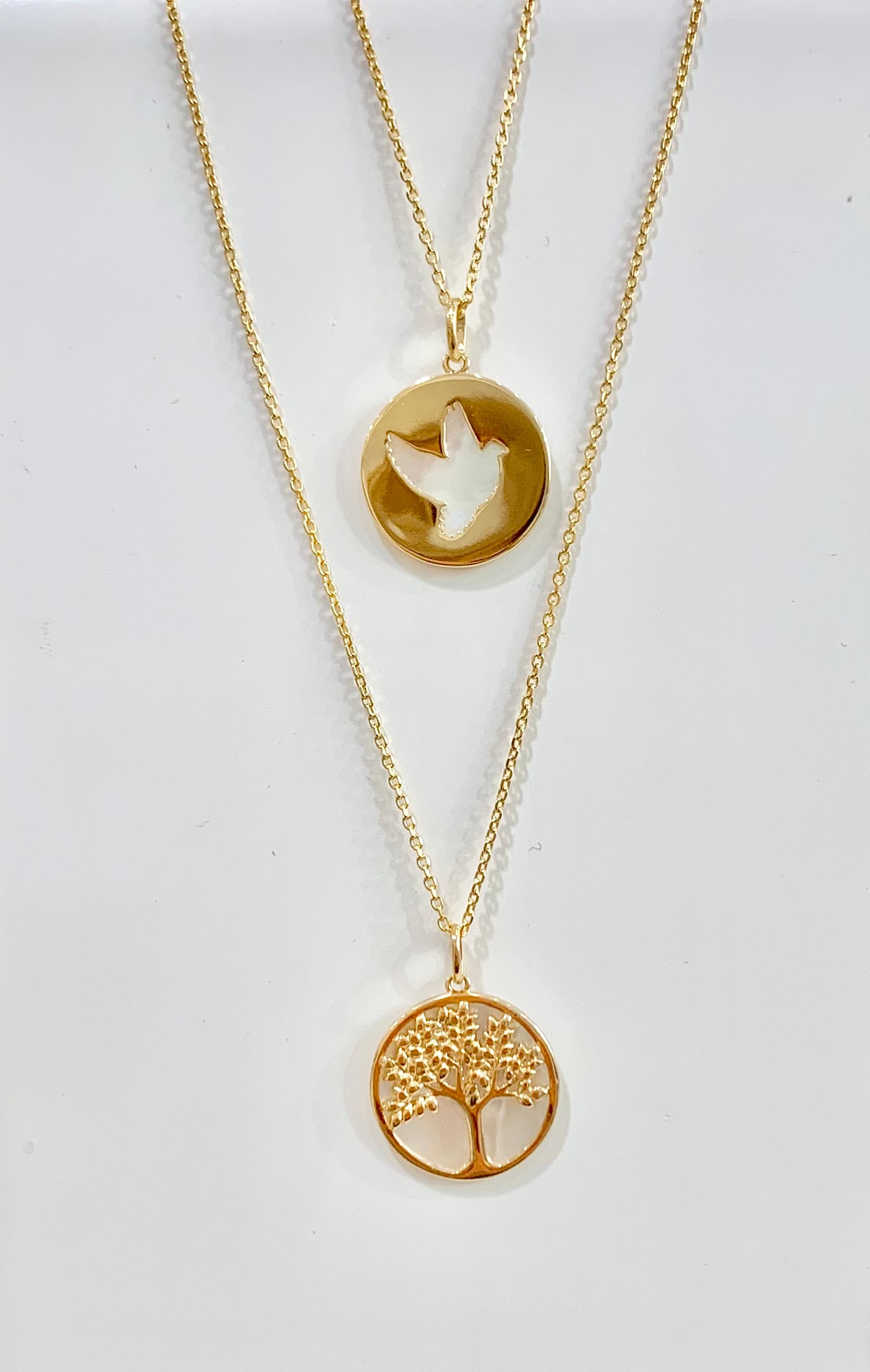 PENDENTIF EN NACRE SUR CHAINE