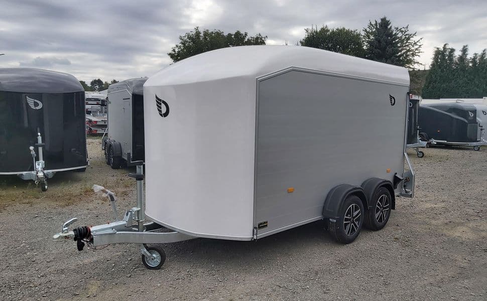 Cargo Roadster 700 plus 375x180x200cm Alu Poly weiß Alufelgen darkline 100km/H Pullman 2600kg