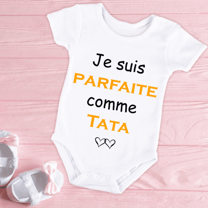 Body bébé ou tee-shirt personnalisable Je suis parfaite comme