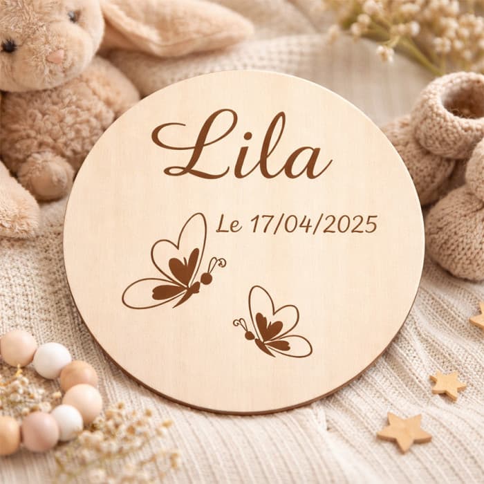 Plaque naissance personnalisée en bois – Modèle papillons
