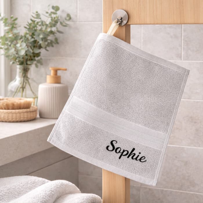 Essuie-mains enfant personnalisé gris avec attache – 34x34 cm coton prénom brodé