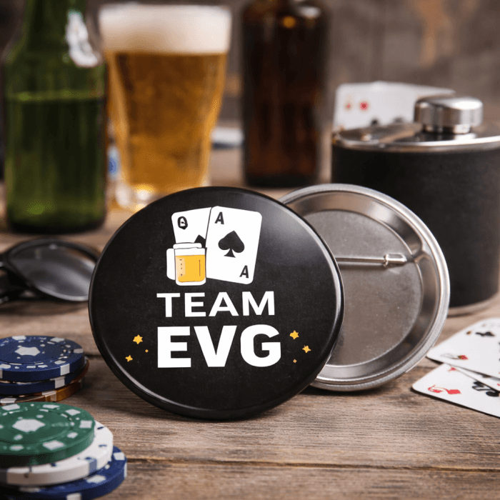 Badge Team EVG – Modèle Cartes – Enterrement de Vie de Garçon