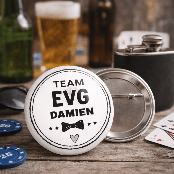 Badge EVG personnalisé avec prénom – Team EVG – Modèle Nœud – Enterrement de Vie de Garçon