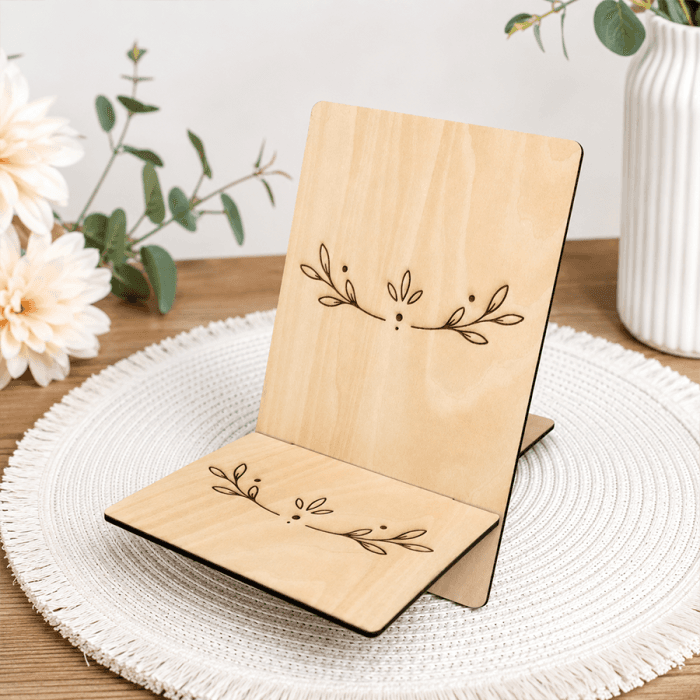 Support en bois gravé pour peluche personnalisée