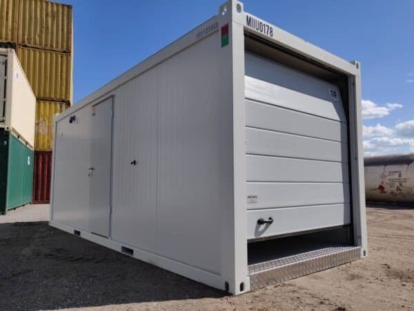 20-Fuß Garagen-Container mit Sektionaltor, Isolierung und Beleuchtung