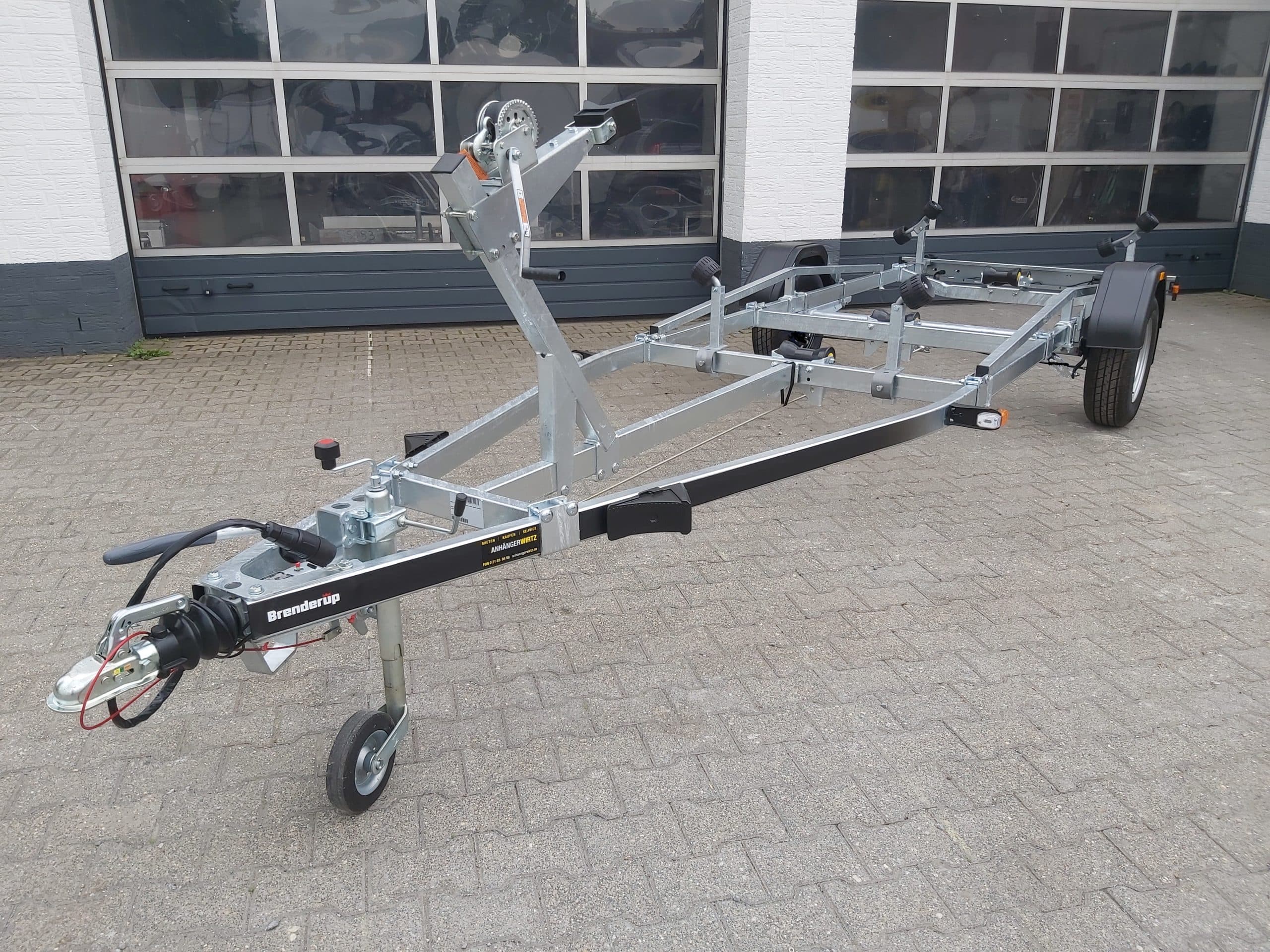 Brenderup Premium 201300B SR – remorque bateau freinée 1 300 kg – pour bateaux jusqu’à 6 m