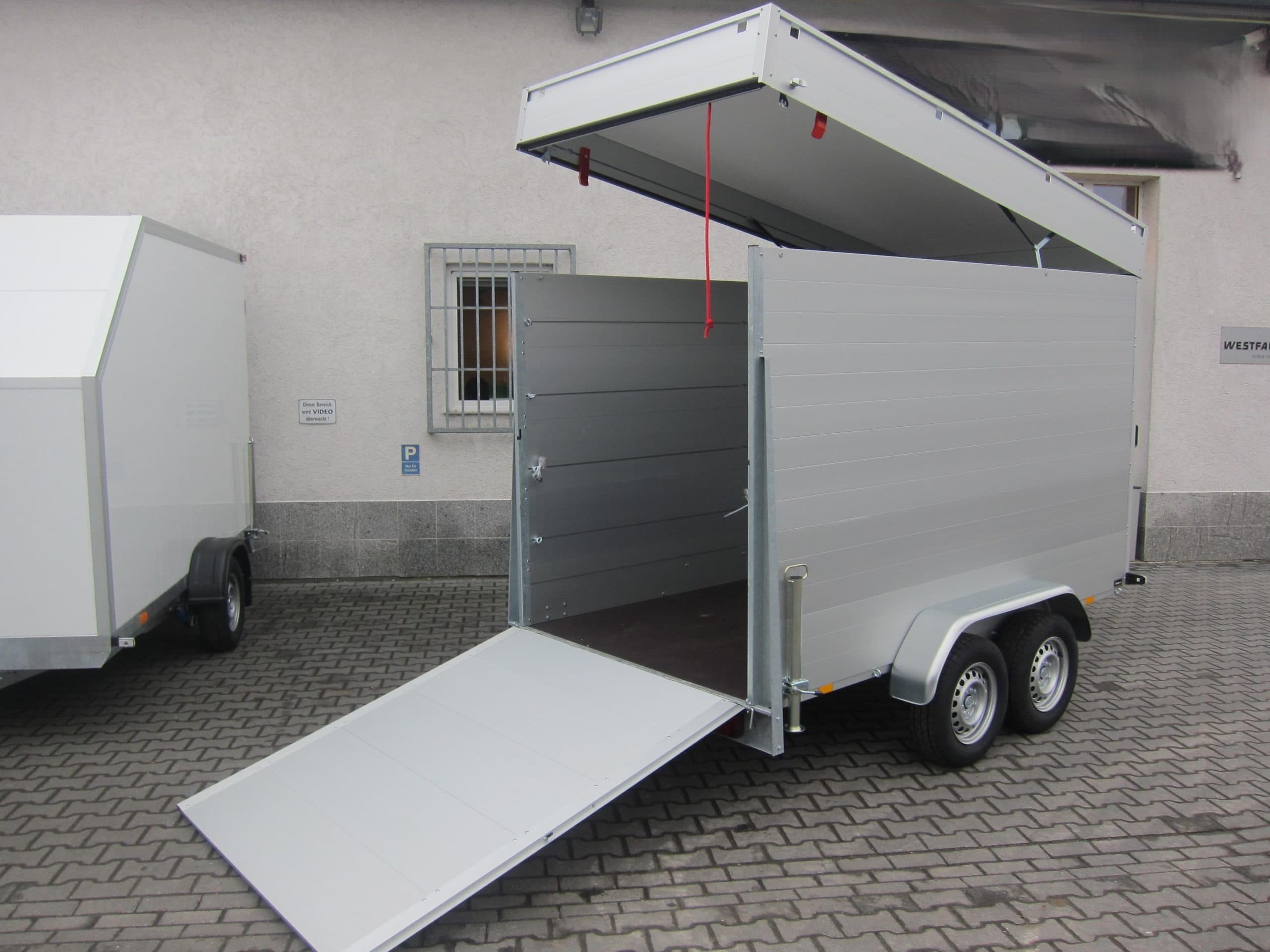 ALUBOXX GTT 2500 VT4 – remorque à couvercle tandem avec rampe 301 × 151 × 188 cm – PTAC 2 500 kg