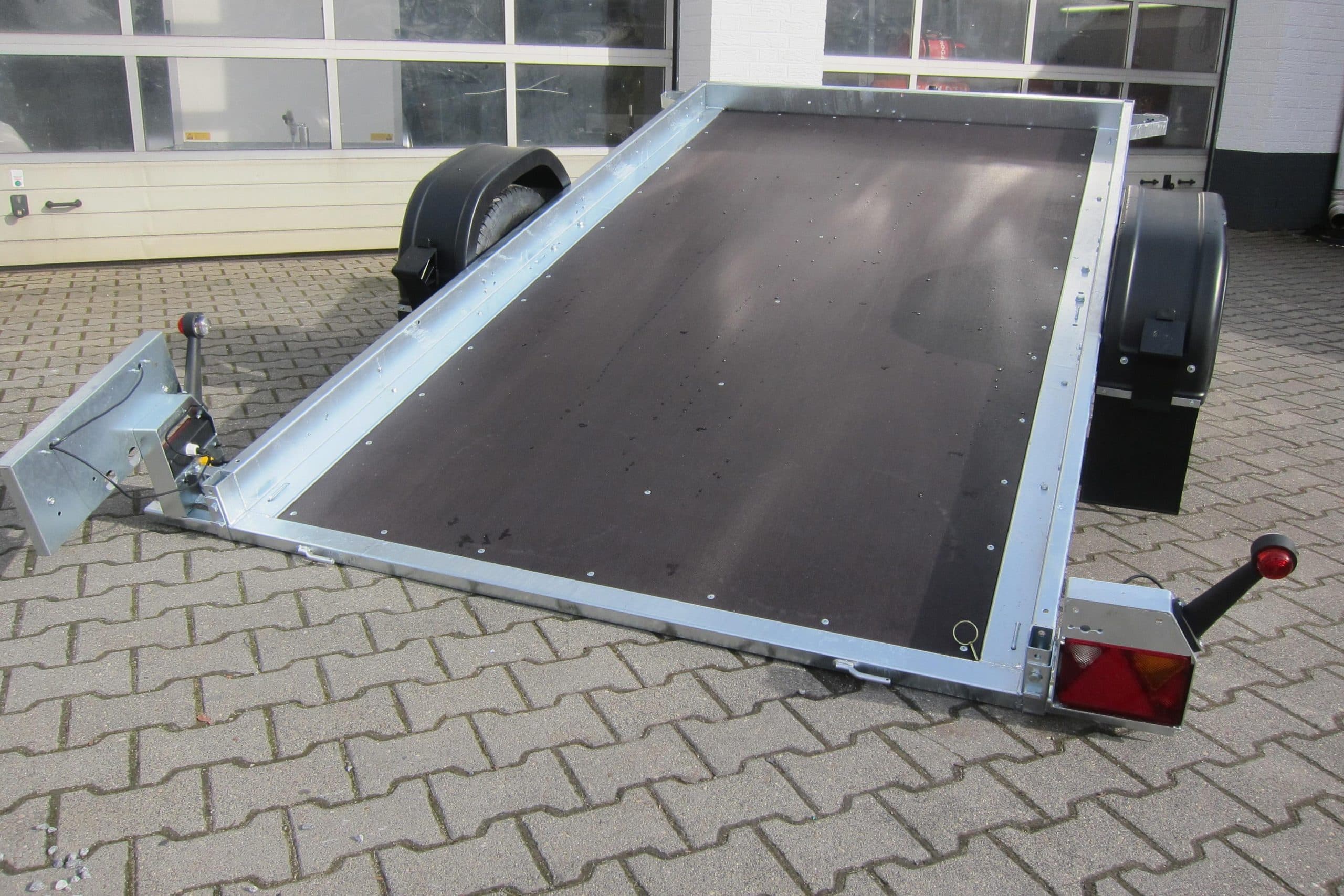 Remorque porte-véhicule léger Multi Easyload UNI N13-305 – 305 × 166 × 10 cm – 1 300 kg – offre en ligne
