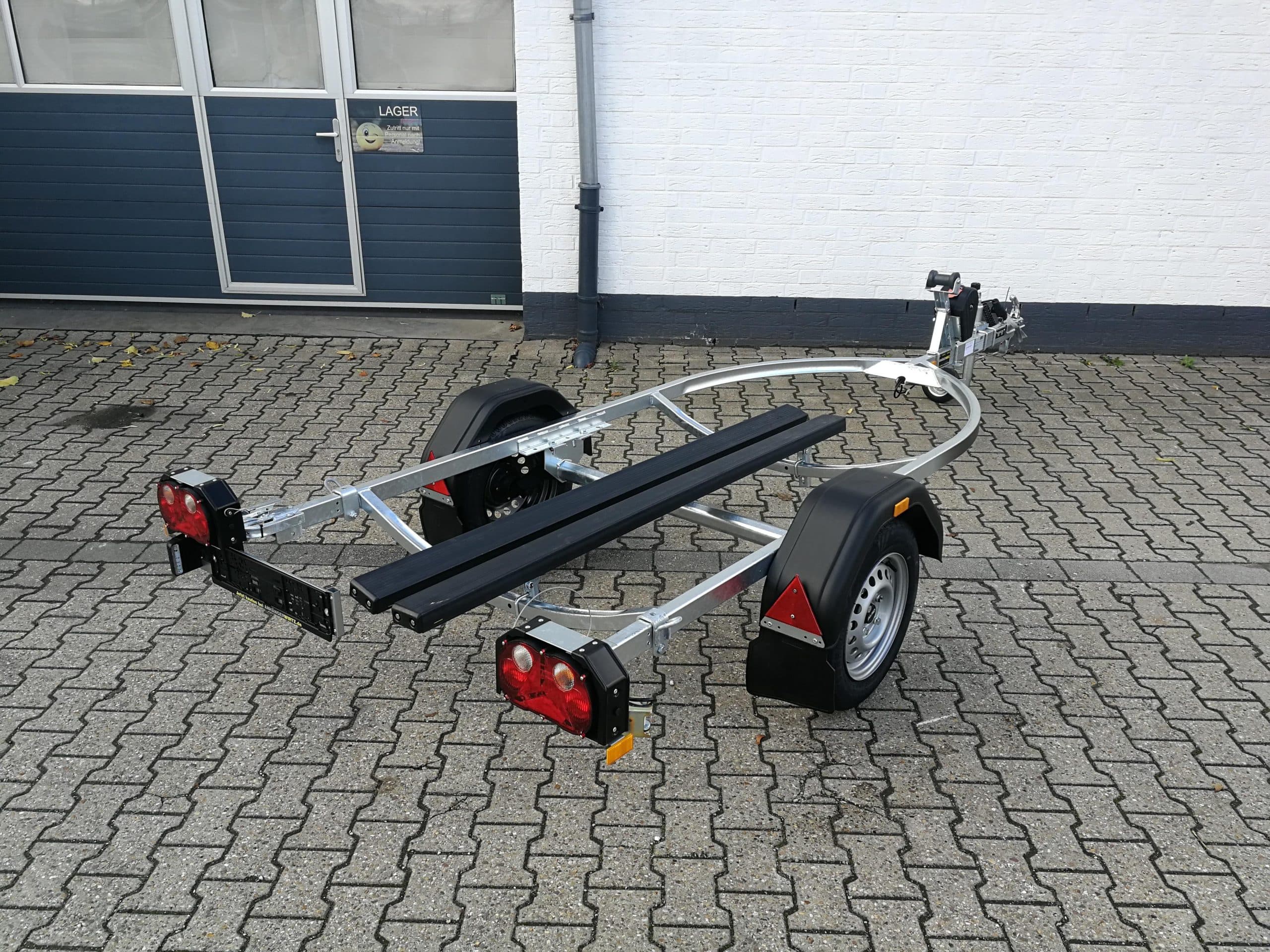 Brenderup 8815UB PWC – remorque jet-ski 750 kg – patins longs réglables – treuil à sangle