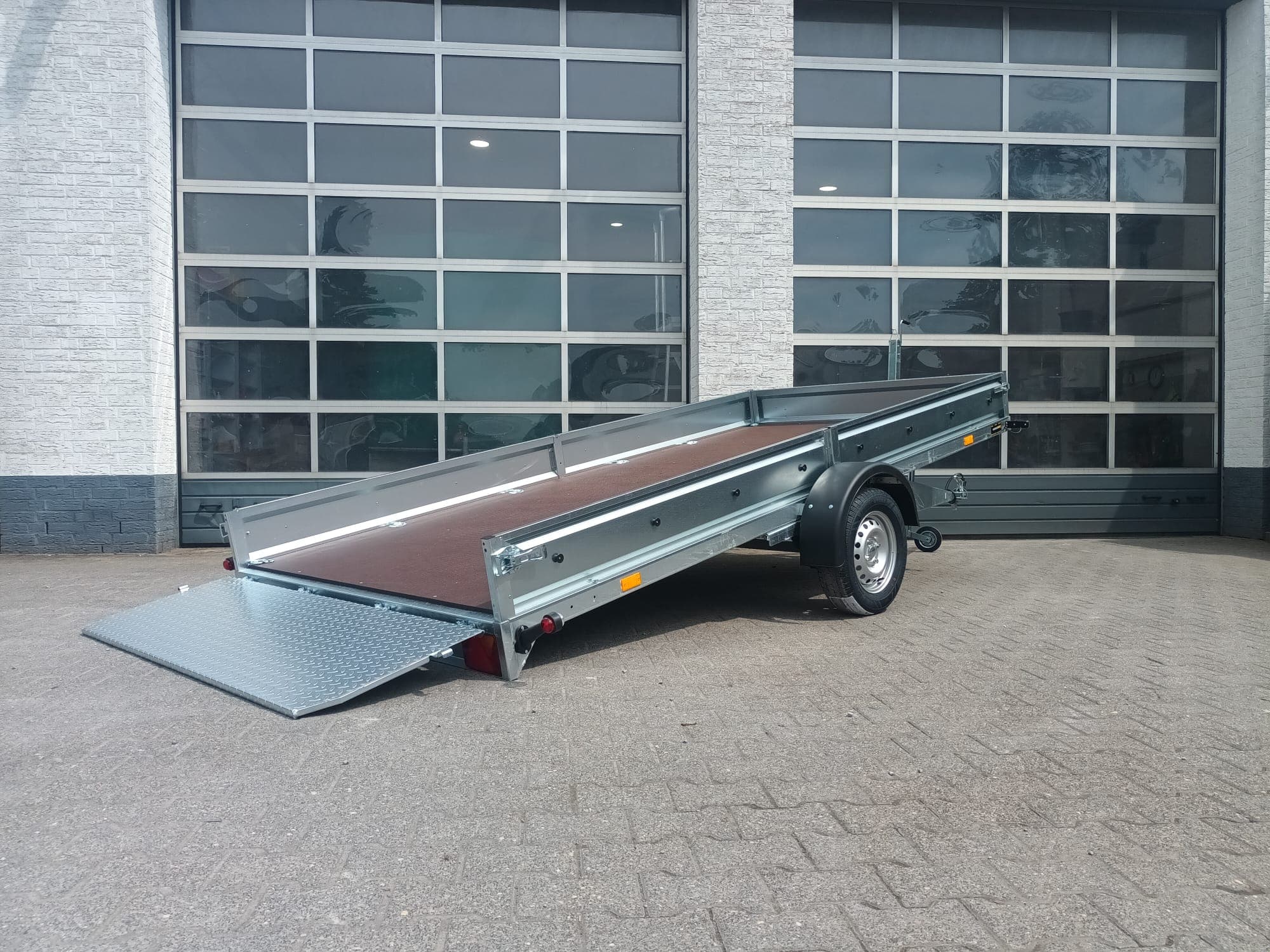 Remorque porte-véhicule universelle Multi XL Easyload UNI N7 – basculante, suspension à lames – 750 kg – 100 km/h