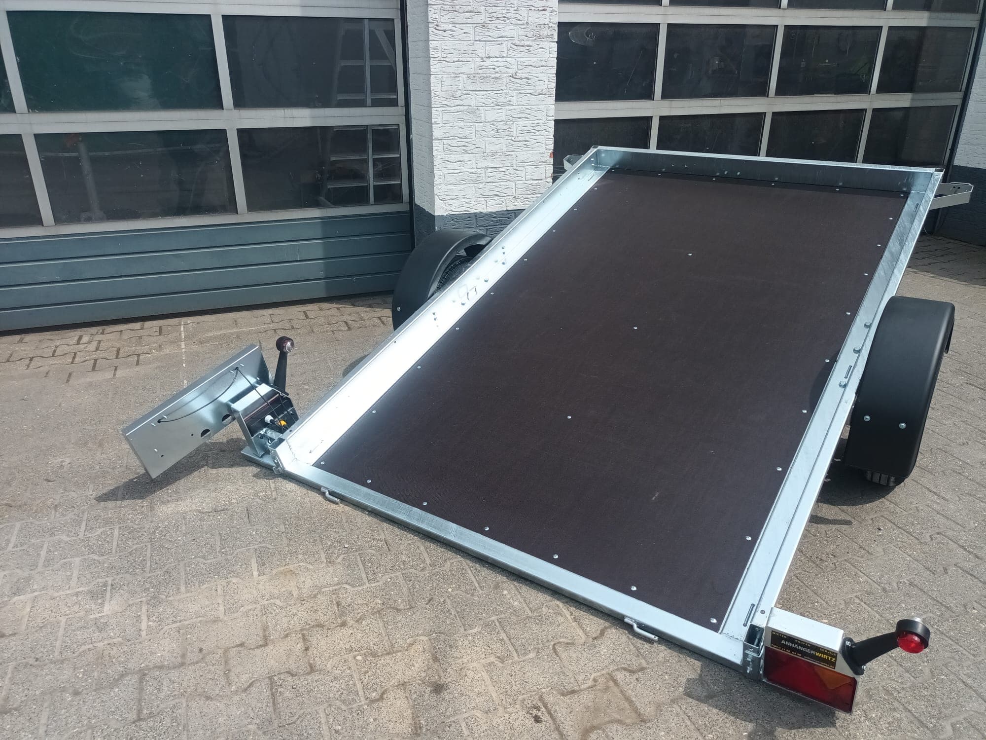 Remorque porte-véhicule léger Multi Easyload UNI N7-255 – 255 × 166 × 10 cm – 750 kg