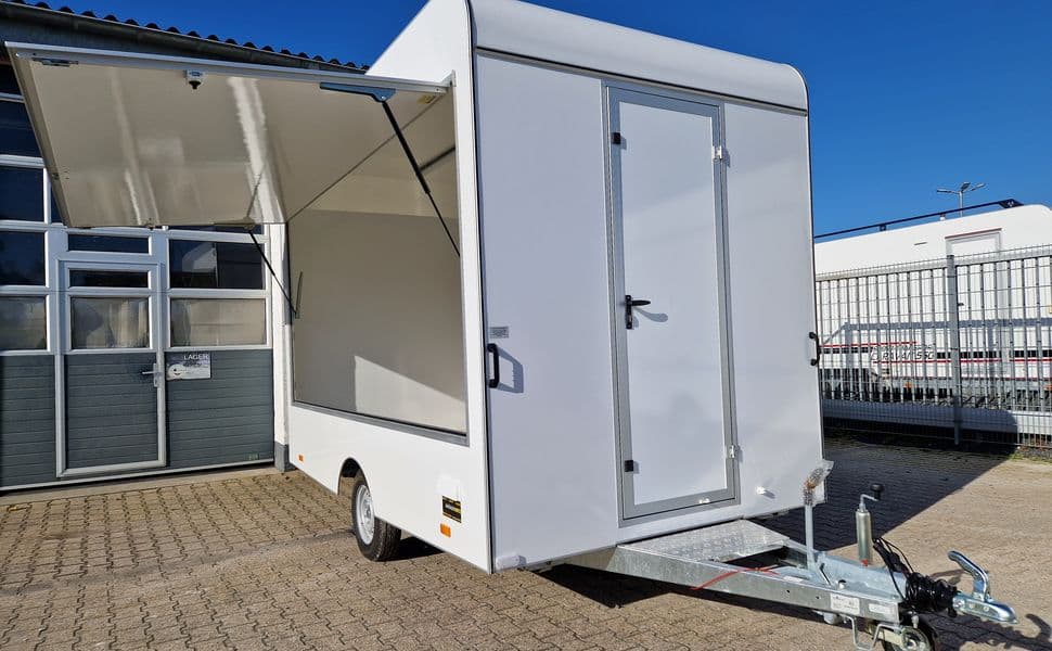 VK 360/200 Aero Retro – remorque magasin vide avec ouverture latérale et installation 230 V – PTAC 1 300 kg