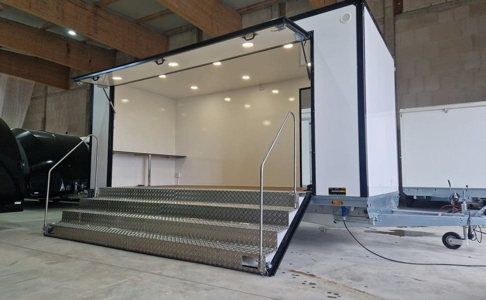 Event Trailer – remorque scène et showroom mobile 610 × 220 × 220 cm – PTAC 2 000 kg