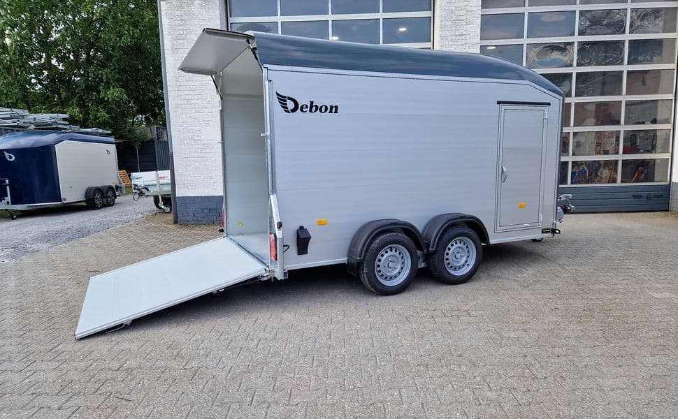 Cargo Roadster 700 – remorque fourgon aluminium 375 × 180 × 200 cm – PTAC 2 600 kg – finition gris métallisé