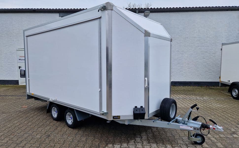 FC2024HTL Aero – remorque événementielle sur plateau haut 418 × 200 × 200 cm – PTAC 2 000 kg – 100 km/h