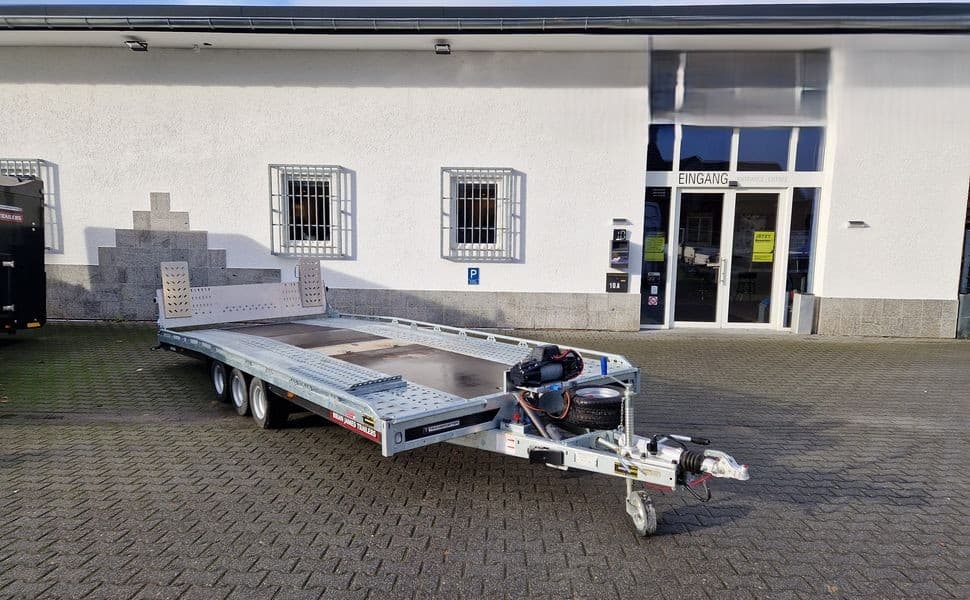 Brian James T Transporter 231 – porte-voiture tridem basculant électrique avec treuil 550 × 224 cm – PTAC 3 500 kg