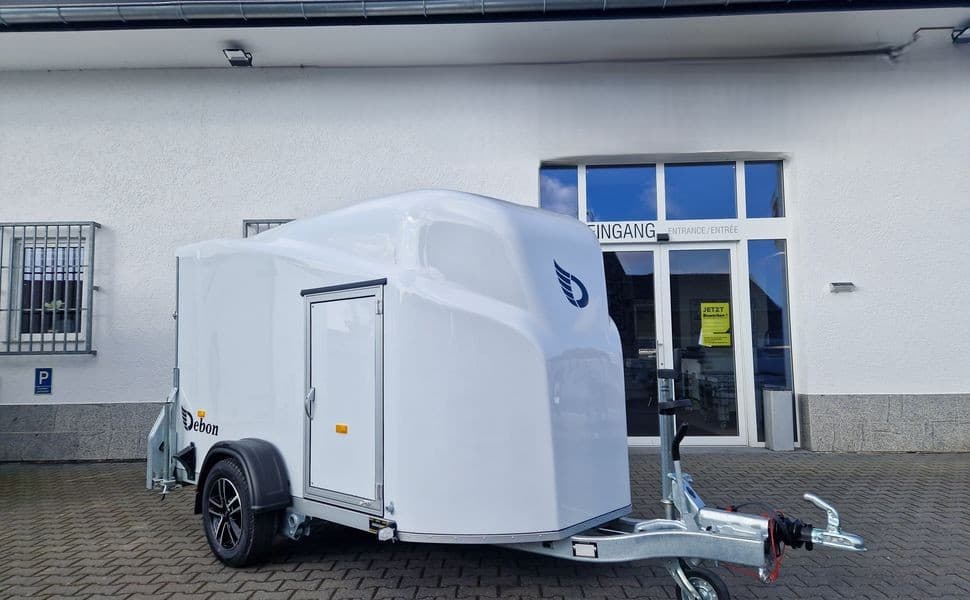 Debon Cargo 1300 – remorque fourgon polyester blanche avec porte latérale 300 × 152 × 168 cm – PTAC 1 300 kg